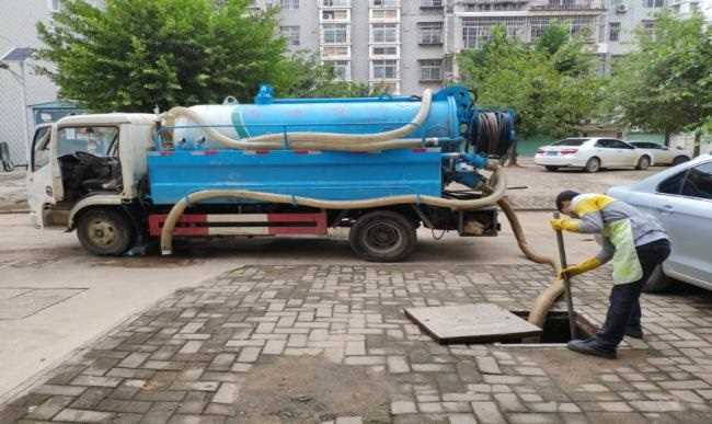广州抽污水抽粪车电话：轻松解决环卫难题